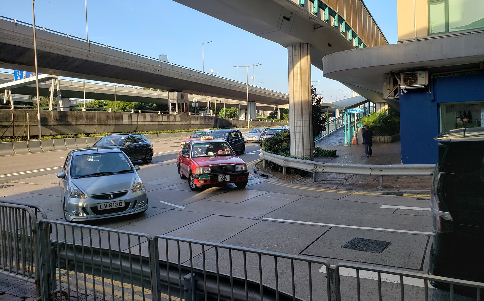 Vehicle turning left from Connaught Road onto Western Street